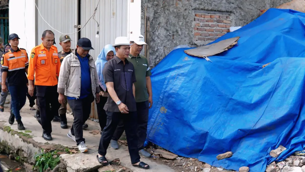 Kang DS Monitoring Rumah yang Terdampak Angin Kencang di Soreang