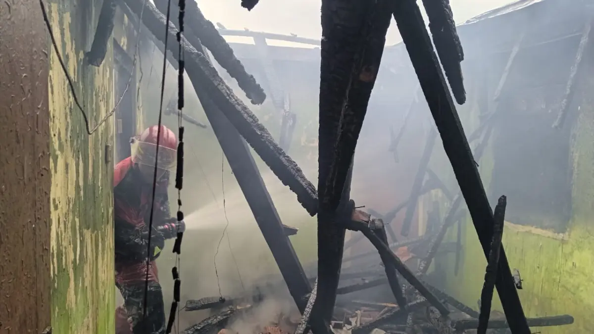 Gudang dan Rumah Warga Cimahi Ludes Terbakar, Kerugian Rp50 Juta