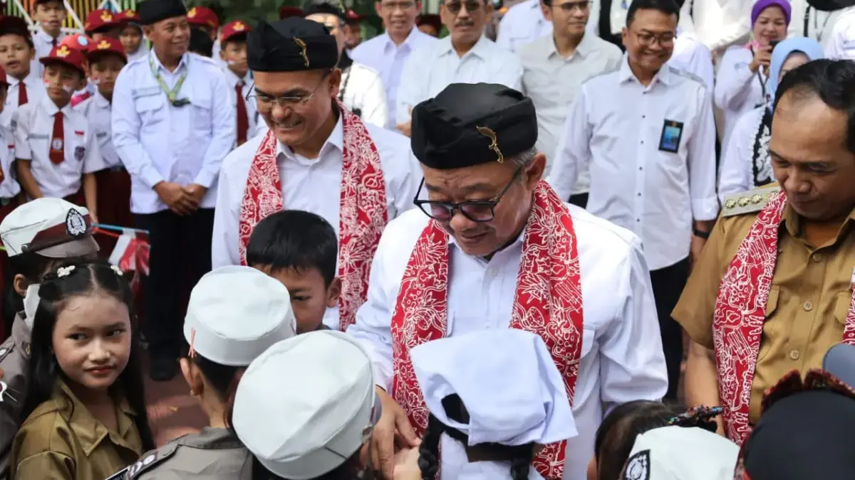 Cimahi Tanpa SDA, Mendikdasmen Dorong Optimalisasi SDM Lewat 101 Interactive Flat Panel di Sekolah