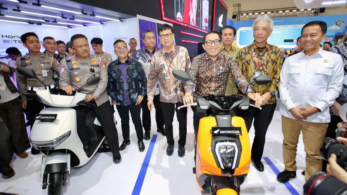 Motor SUV Kebanggaan New Honda ADV160 Siap Jadi Magnet Utama di IMOS 2025 (Dari kiri) Kakorlantas Polri Agus Suryo Nugroho, Marketing Director AHM Octavianus Dwi Putro, Ketua Asosiasi