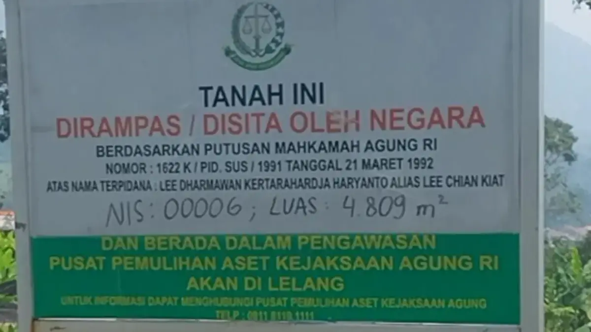 Plang sitaan Kejaksaan Agung pada salah satu lahan di Desa Sukaharja, Kabupaten Bogor. Foto: Regi