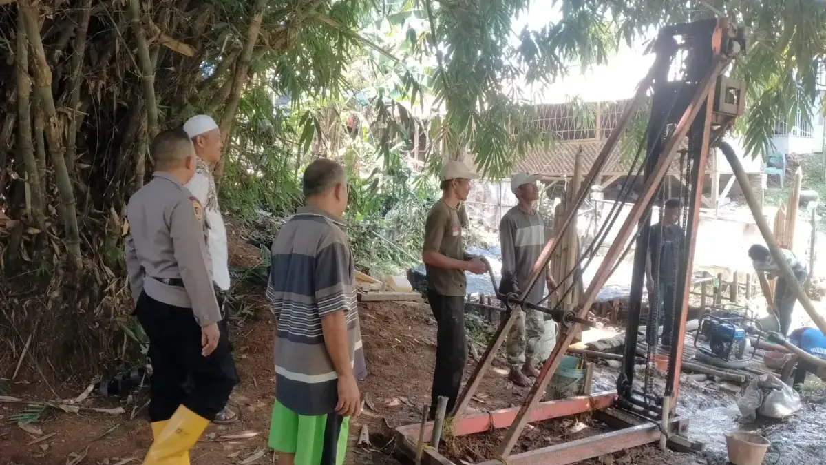Atasi Kekeringan di Desa Tapos, Polres Bogor Gali Sumur Air untuk Warga Atasi Kekeringan di Desa Tapos, Polres Bogor Gali Sumur Air untuk Warga