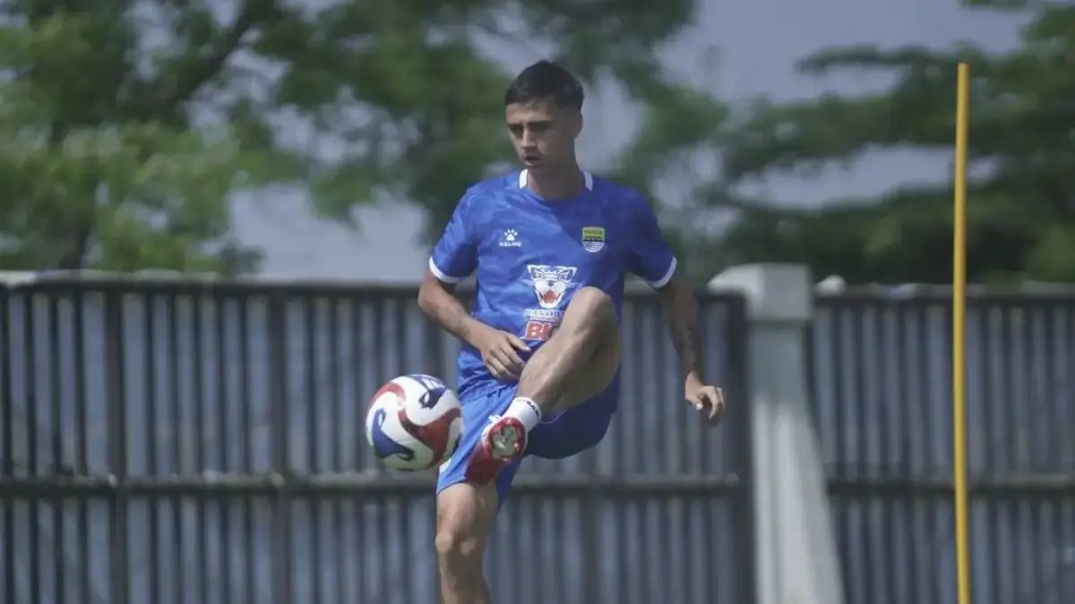 Jelinya Eliano Reijnders, Ada Keuntungan Besar bagi Persib Pertandingan vs Persita Digelar di Bali Pemain serba-bisa Persib Bandung, Eliano Reijnders.