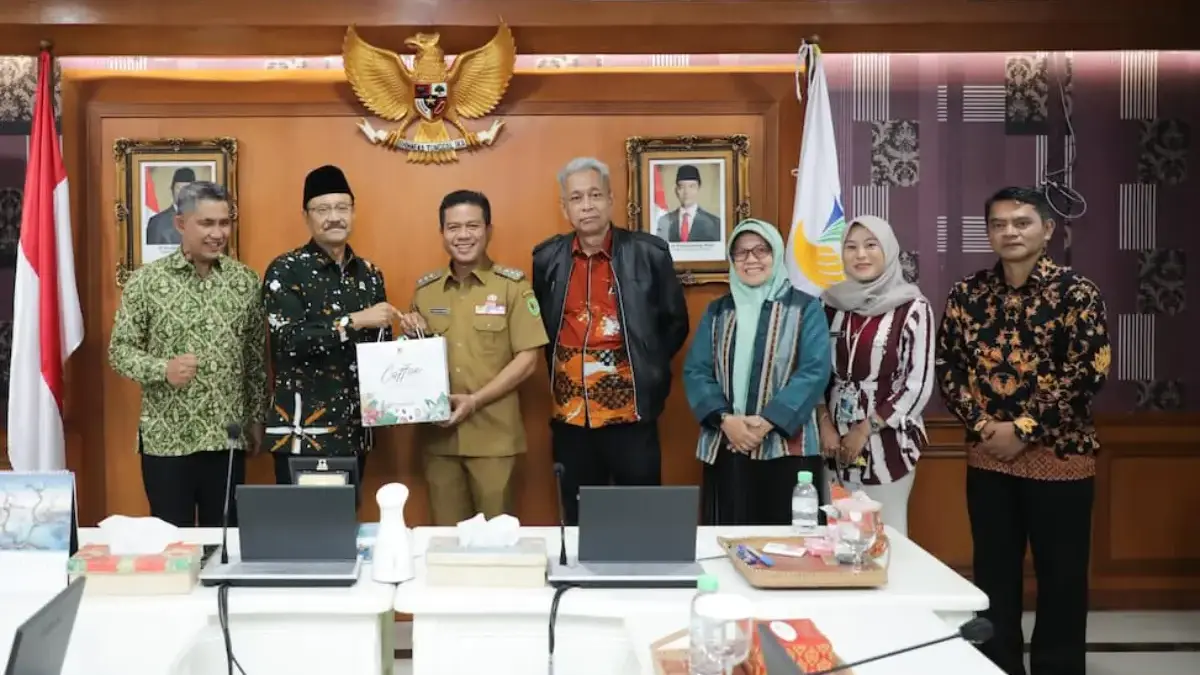 Bupati Bandung Audiensi dengan Kementerian Sosial: Sekolah Rakyat Hadir untuk Memuliakan Wong Cilik Bupati Bandung Audiensi dengan Kementerian Sosial: Sekolah Rakyat Hadir untuk Memuliakan Wong Cilik