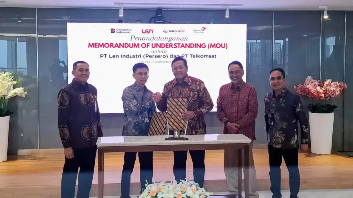 Penandatanganan MoU kerjasama antara PT Len Industri (Persero) dan PT Telkom Satelit Indonesia (Telkomsat)