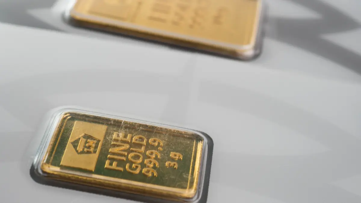 Harga Emas Antam Hari Ini Melonjak ke Rp2,115 Juta per Gram