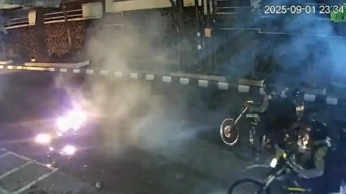 Dalih Polisi Soal Bentrokan UNISBA, Sebut Kelompok Anarko Jadi Biang Kerok! Polda Jabar Angkatan Bicara Tanggapi Bentrokan di Depan UNISBA