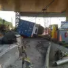 Diduga Alami Rem Blong, Truk Bermuatan Pupuk Hantam Gerbang Tol Ciawi 2 Bogor