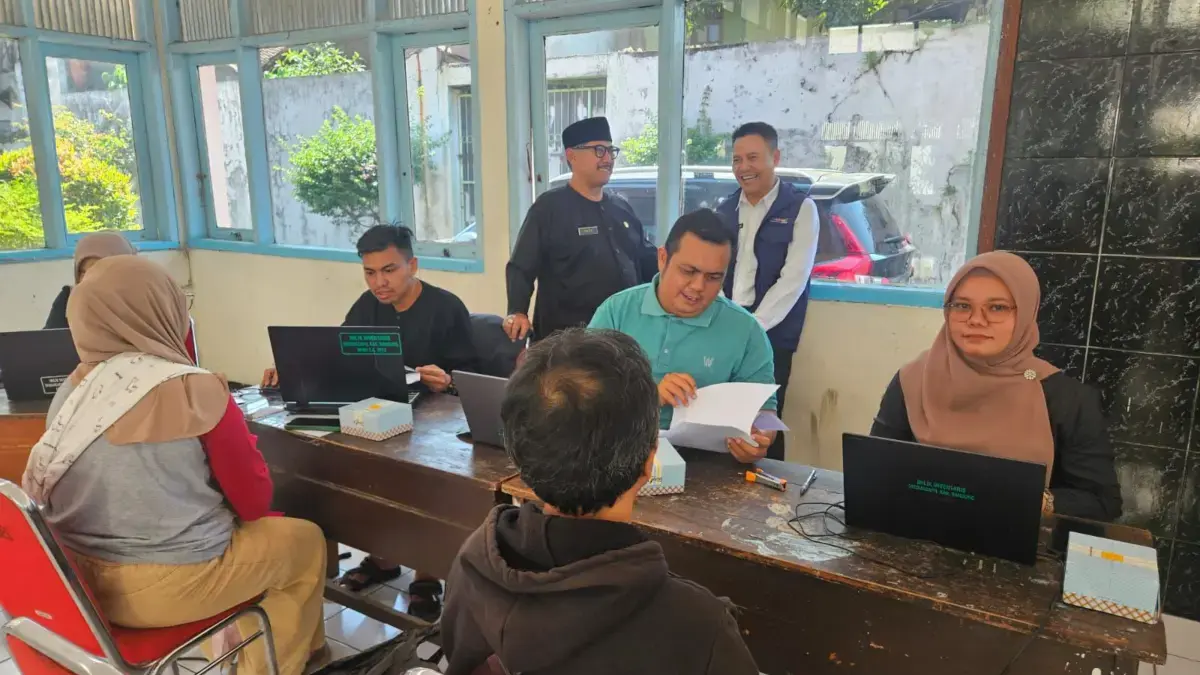 Tak Perlu ke Kantor, Warga Dayeuhkolot Bandung Nikmati Layanan Disdukcapil Jemput Bola Mudahkan Pelayanan Kepada Masyarakat, Disdukcapil Jemput Bola di Desa Cangkuang Kulon Dayeuhkolot