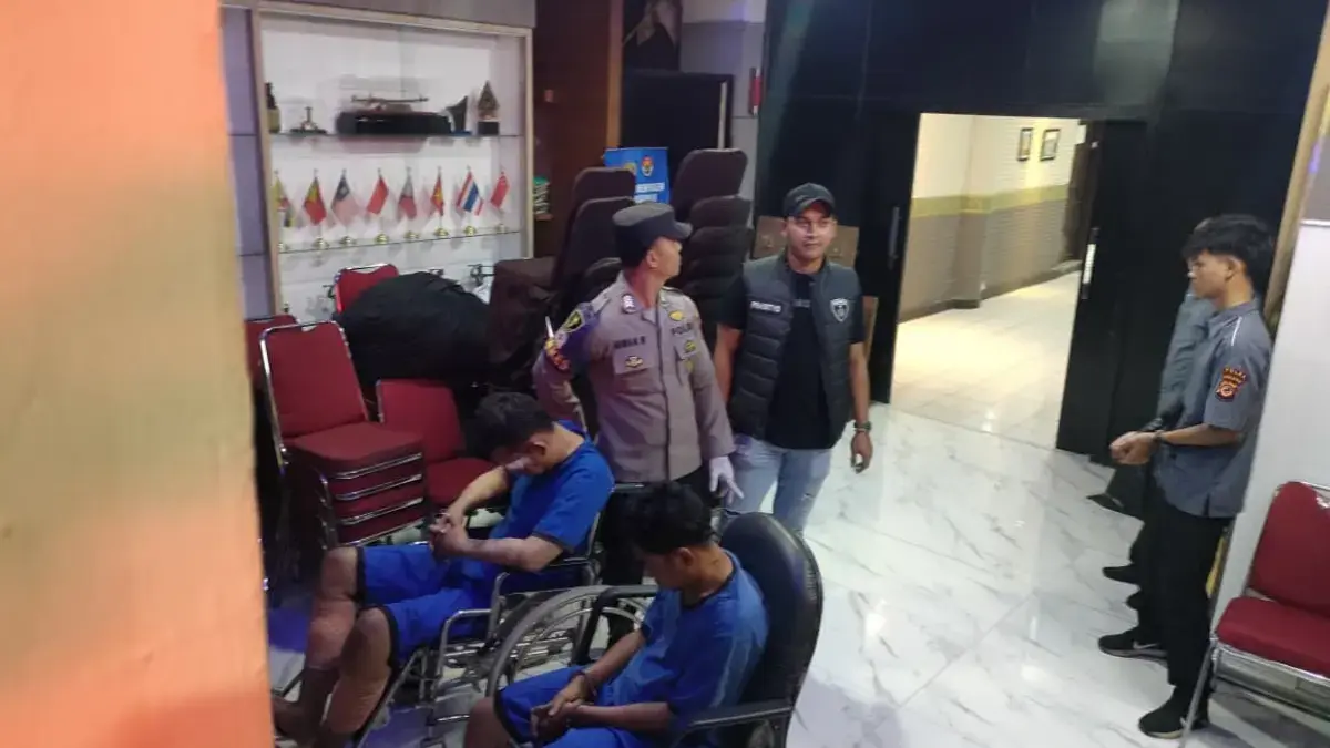 Bersihkan TKP, Terungkap Para Pelaku Sempat Hilangkan Jejak Usai Membunuh Satu Keluarga di Indramayu Bersihkan TKP, Terungkap Para Pelaku Sempat Hilangkan Jejak Usai Membunuh Satu Keluarga di Indramayu