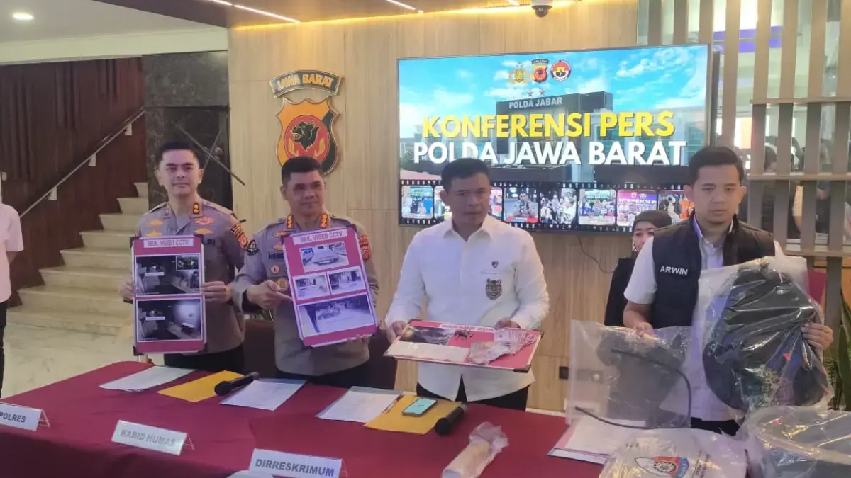 Sempat Kabur ke Surabaya, Ini Ujung Pelarian Pelaku Pembunuhan Satu Keluarga di Indramayu! Sempat Kabur ke Surabaya, Ini Ujung Pelarian Pelaku Pembunuhan Satu Keluarga di Indramayu!