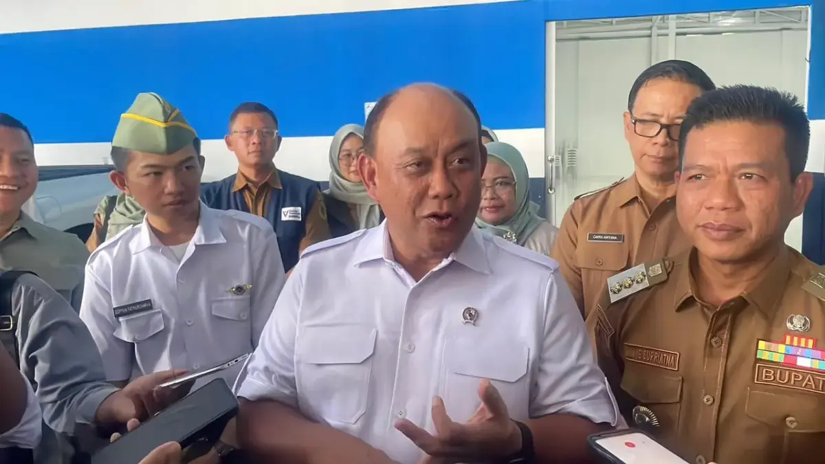 BGN Akui Masih Ada Kendala Sanitasi, 4000 Penerima Manfaat Terdampak Kepala Badan Gizi Nasional (BGN) Dadan Hindayana saat mengunjungi dapur SPPG di Kecamatan Pameungpeuk, Kabupat