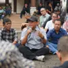 Ketua DPRD kota Cimahi, Wahyu Widyatmoko saat Duduk bersama Demonstran di Gedung DPRD Kota Cimahi (Dok: DPRD C