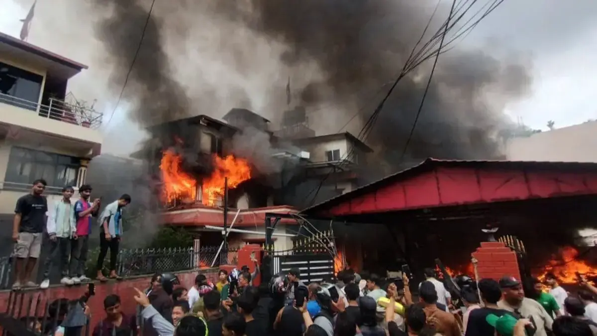Istri Mantan PM Nepal Tewas Usai Rumah Dibakar Massa