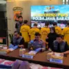 Dok. Polda Jabar saat bongkar praktik korupsi dana bantuan KWU Covid-19 di wilayah Karawang. Kamis (11/9). Fot