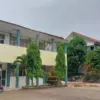 Kondisi bangunan yang runtuh di SMK Negeri 1 Cileungsi. Foto: Regi