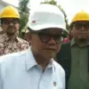Sambangi SMKN 1 Cileungsi, Mendikdasmen Siapkan 3 Tenda untuk Dukung KBM