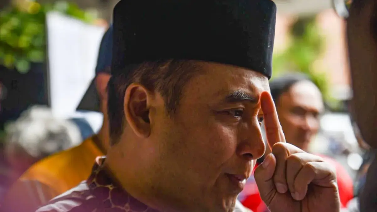 Segel Griya Elok Townhouse, Wakil Wali Kota Bandung: Tak Ada Aktivitas Sebelum PBG Keluar Ilustrasi: Wakil Walikota Bandung Erwin saat berbincang dengan awak media beberapa waktu lalu. Foto: Dimas Rac