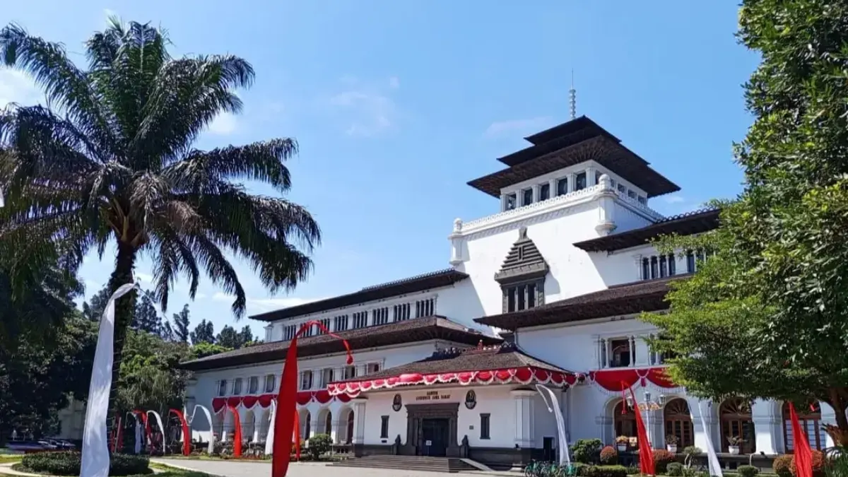 Tunjangan Pejabat Fantastis, Guru Besar Unpad Ingatkan Kepekaan! Ilustrasi Kantor Pemprov Jabar (son)