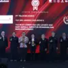 Direktur Keuangan dan Manajemen Risiko Telkom Akses Hery Sofiaji saat menerima penghargaan 5-STAR dalam ajang