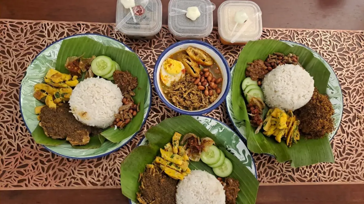 Hidden Gem Rasa Melayu di Bandung: Sajikan Lontong Sayur, Nasi Lemak, hingga Bubur Lambuk Hidden Gem Rasa Melayu di Bandung: Sajikan Lontong Sayur, Nasi Lemak, hingga Bubur Lambuk