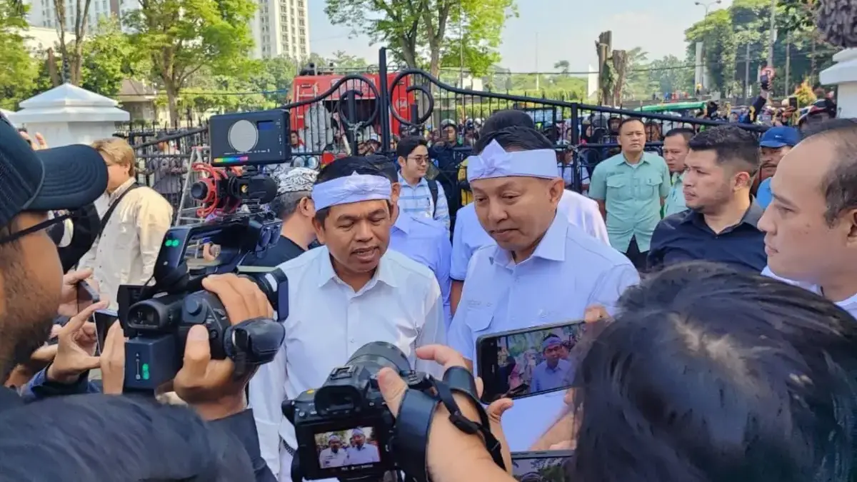 KDM Beri Jaminan Sosial Ketenagakerjaan kepada 3 Juta Pekerja Informal di Jawa Barat KDM Beri Jaminan Sosial Ketenagakerjaan kepada 3 Juta Pekerja Informal di Jawa Barat