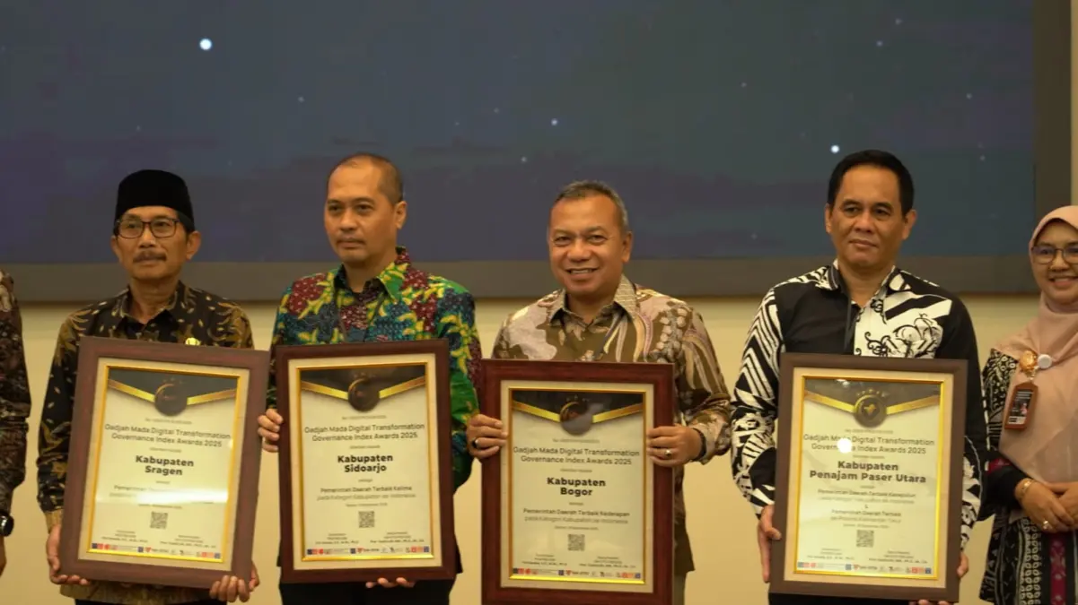 Kabupaten Bogor Raih Penghargaan Transformasi Digital, Masuk 10 Besar Nasional Versi UGM Kabupaten Bogor Raih Penghargaan Transformasi Digital, Masuk 10 Besar Nasional Versi UGM
