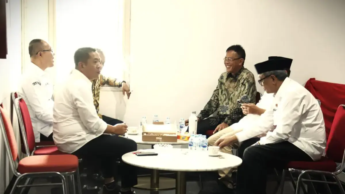 Wali Kota Banjar H Sudarsono saat akan rakor dengan Gubernur Jabar Dedi Mulyadi di Karawang Jawa Barat belum l