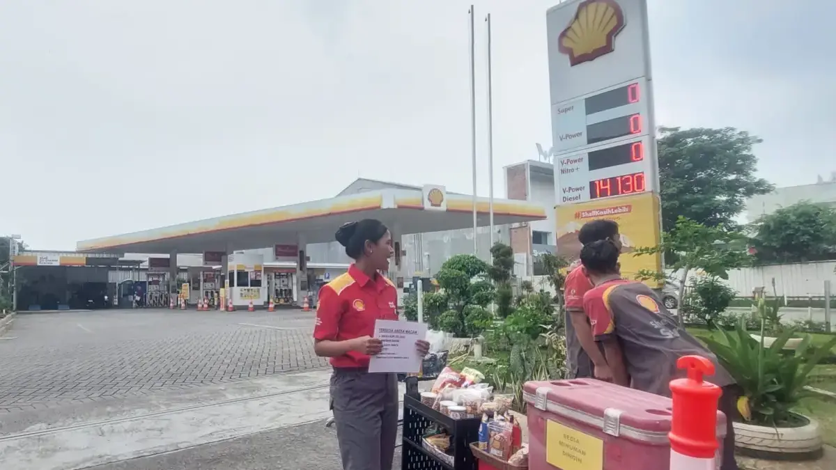 Stok Bensin Kosong Sepekan, Petugas Shell di Kota Bogor Beralih Jualan Makanan di Depan SPBU 