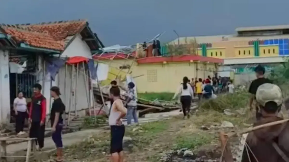 Angin Puting Beliung Landa Soreang, Rumah Hingga Atap Ruko Berterbangan