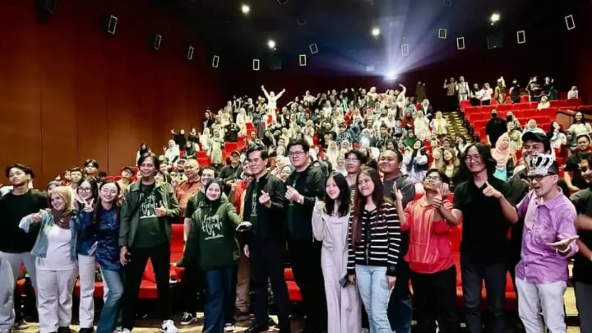 Special Screening Pengin Hijrah di Bandung, Penonton Dibawa Haru oleh Kisah Alina dan Omar Special Screening Pengin Hijrah di Bandung, Penonton Dibawa Haru oleh Kisah Alina dan Omar