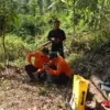 Tim SAR ketika melakukan proses pencarian terhadap seorang warga bernama Tata (79) yang dikabarkan hilang di a