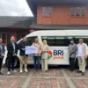 BRI Peduli Serahkan Bantuan Ambulance untuk Yayasan Dian Ar-Rokhmat Kuningan