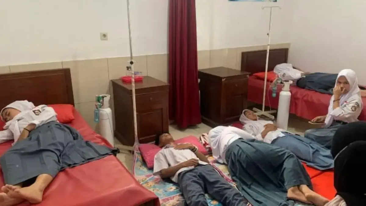 Belasan Siswa SMK di Bandung Barat Keracunan Usai Santap Makan Bergizi Gratis!