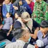 Siswa SMK PBB di Kecamatan Cipongkor, Bandung Barat, saat menerima penanganan medis. Dok Jabar Ekspres/Suwitno