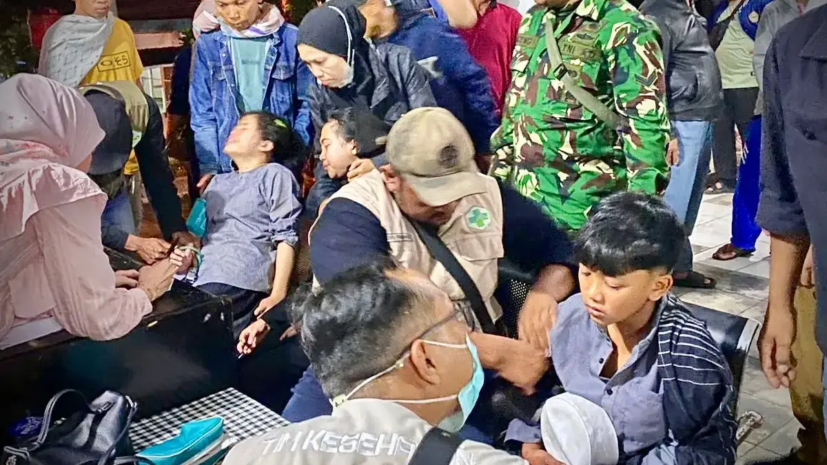 epala BGN RI, Dadan Hindayana saat meninjau korban keracunan massal di GOR Cipongkor, Bandung Barat. Dok Jabar