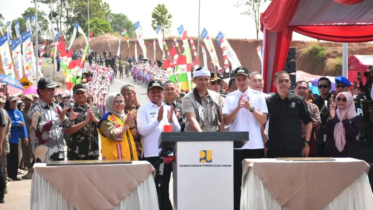 Menko AHY Resmikan Jalan Lingkar Utara Jatigede