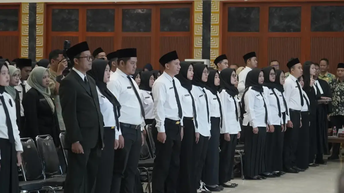 Sebanyak 215 Pegawai Pemerintah dengan Perjanjian Kerja (PPPK) Tahap II Formasi Tahun 2024 dilantik bersamaan