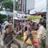 Satpol PP Cimahi Tertibkan Reklame Non Permanen, Jaga Estetika Kota dan Tertib Pajak Reklame