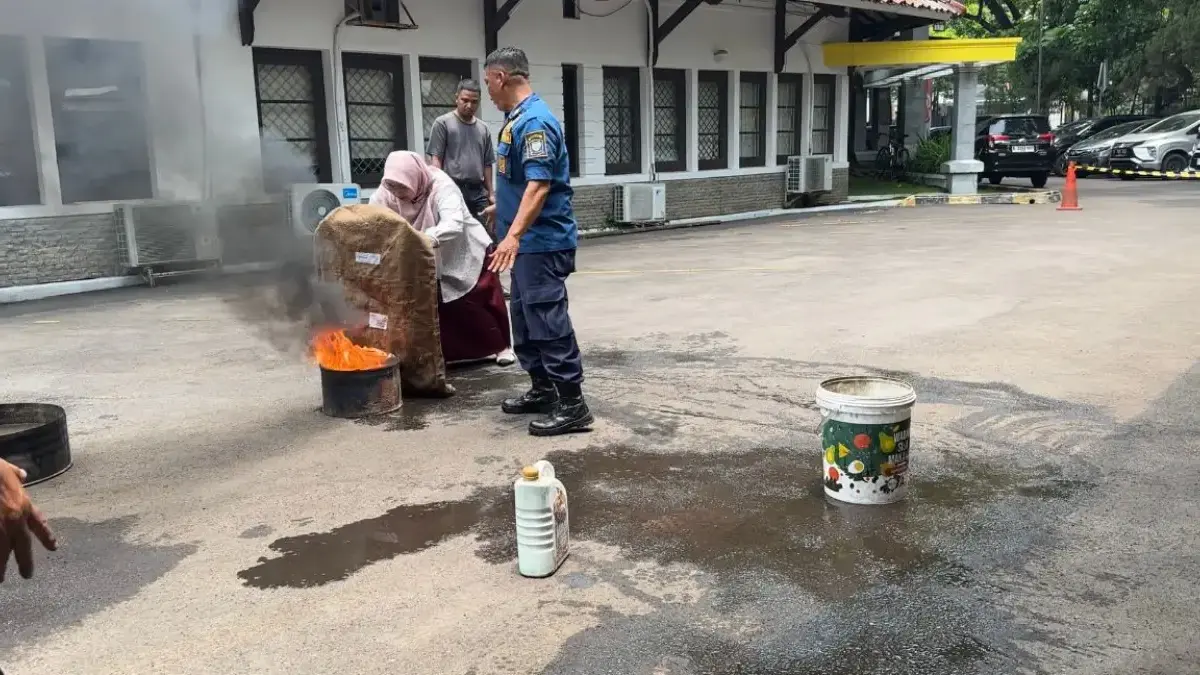PLN Icon Plus SBU Regional Jawa Barat Gelar Simulasi Darurat Gempa dan Kebakaran Bersama Damkar Kota Bandung PLN Icon Plus SBU Regional Jawa Barat Gelar Simulasi Darurat Gempa dan Kebakaran Bersama Damkar Kota Bandung