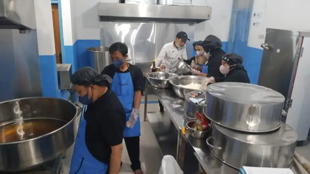 CCTV hingga Medical Check-Up, SPPG Cimahi Perkuat Standar Kebersihan Dapur MBG Dapur SPPG Citeureup 2 Cimahi Utara (Mong)