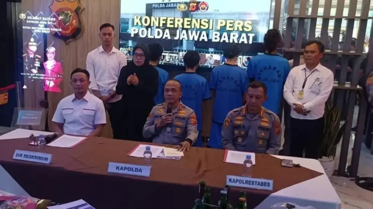 4 Pelaku Anarkis Saat Peringatan May Day di Bandung, Dituntut 4 Tahun Penjara 4 Pelaku Anarkis Saat Peringatan May Day di Bandung, Dituntut 4 Tahun Penjara