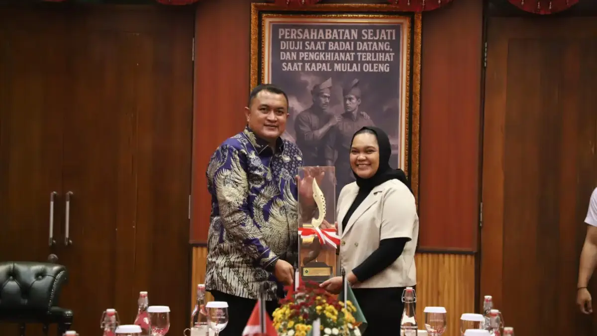 Dukung Kreativitas Anak Muda, Bupati Bogor Sambut Sutradara Mama Jo di Pendopo Bupati Bogor Rudy Susmanto menerima kehadiran sutradara film Mama Jo yang berhasil meraih penghFoto Diskominfo