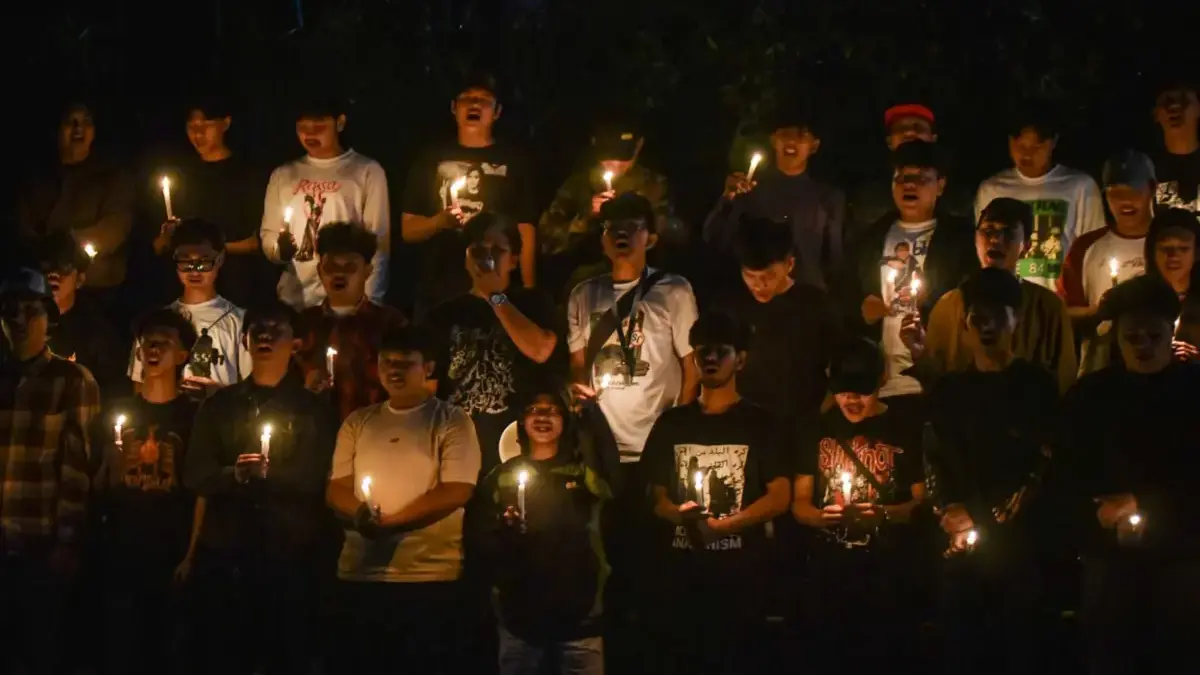 Mahasiswa Nyalakan Lilin di Unisba Mahasiswa Unisba dan sejumlah mahasiswa dari kampus lain menggelar aksi simbolik menyalakan lilin di kampus Un