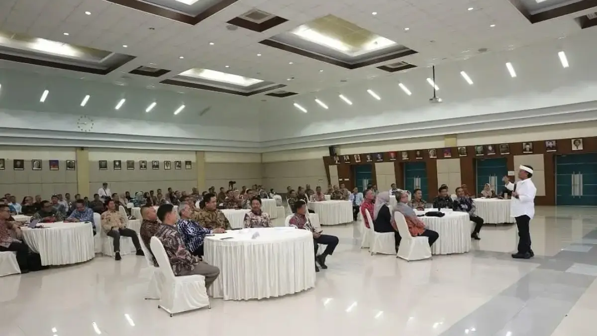 Terlibat Dugaan Penggelapan, NK Diminta Kembalikan Dana Diklat Sekda Provinsi Jabar Herman Suryatman memberikan sambutan dalam pelaksanaan Diklatpim ll angkatan lV di BPSDM