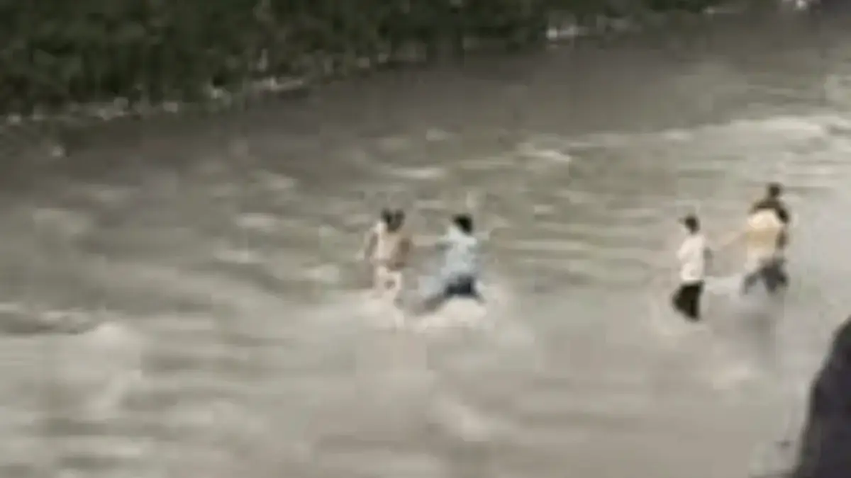 Demo Nepal Memanas, Menteri Keuangan Ditelanjangi Massa hingga Nyebur Sungai