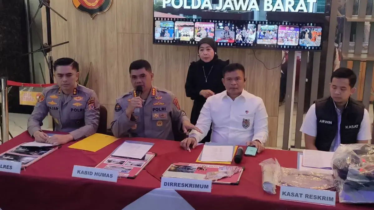 Ungkap Motif Pelaku Habisi Satu Keluarga di Indramayu: Dendam Soal Uang Sewa Mobil Dok. Pengungkapan kasus pembunuhan berencana satu keluarga di Indramayu oleh Polda Jabar. Selasa (9/9). Foto.
