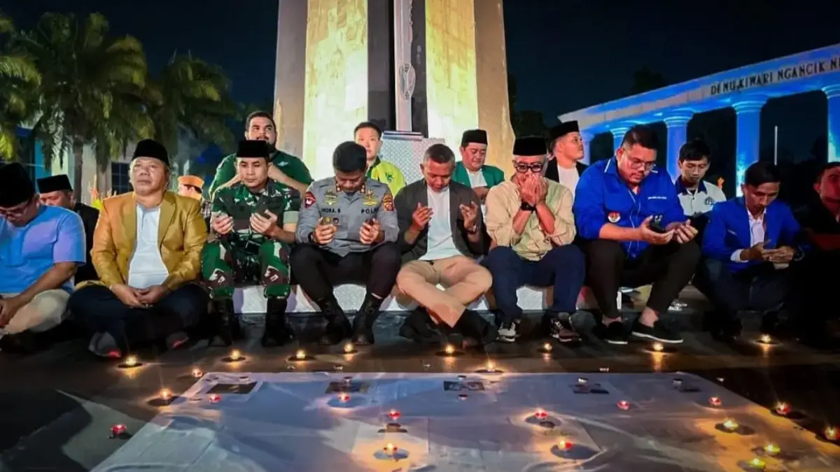 Doa Bersama Lintas Agama di Tugu Kujang, Warga Bogor Harap Kota Selalu Damai dan Kondusif Wakil Wali Kota Bogor, Jenal Mutaqin, bersama Organisasi Kemasyarakatan Pemuda (OKP) Lintas Iman dan Forkopimd