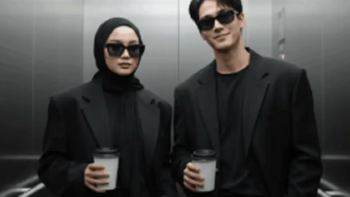 Prompt Foto di Lift Pakai Jas: Tren Viral Ala Mafia dengan Sentuhan Google Gemini AI