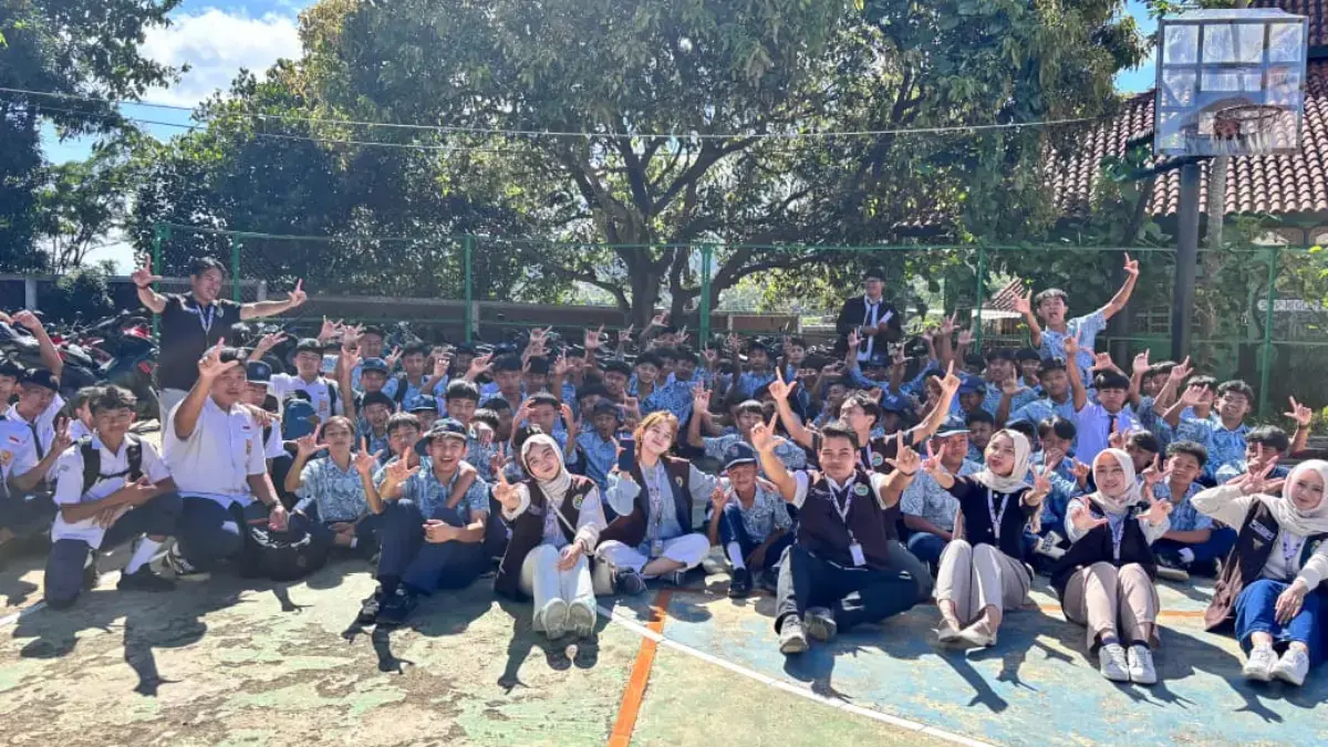 Mahasiswa KKN BKU Edukasi Remaja SMPN 2 Ibun Lewat Program LENTERA dan PELITA